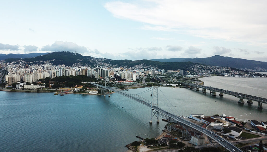 foto-aerea-da-ponto-hercilio-luz-florianopolis