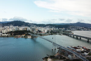 foto-aerea-da-ponto-hercilio-luz-florianopolis