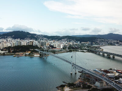 foto-aerea-da-ponto-hercilio-luz-florianopolis